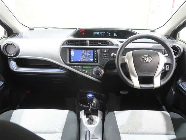 使いやすく運転しやすいレイアウトの運転席回り。