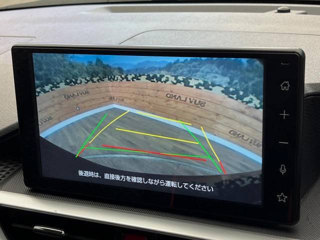 【バックカメラ】駐車時に後方がリアルタイム映像で確認できます。大型商業施設や立体駐車場での駐車時や、夜間のバック時に大活躍！運転スキルに関わらず、今や必須となった装備のひとつです！