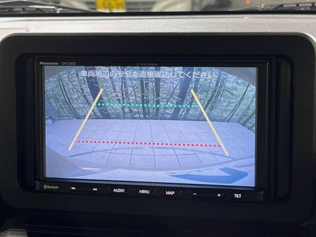 【バックカメラ】駐車時に後方がリアルタイム映像で確認できます。大型商業施設や立体駐車場での駐車時や、夜間のバック時に大活躍！運転スキルに関わらず、今や必須となった装備のひとつです！