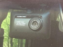 【ドライブレコーダー】安心・安全なカーライフに必須のドライブレコーダーを装備！走行中はもちろん、あおり運転や事故に遭遇した際の状況も映像で記録し、万一のリスクに備えます。