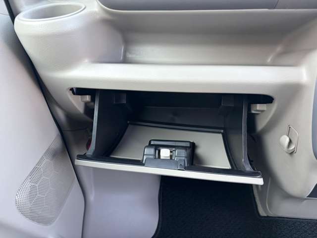 小物入れ等の収納が多いです★嬉しい装備ですよね♪