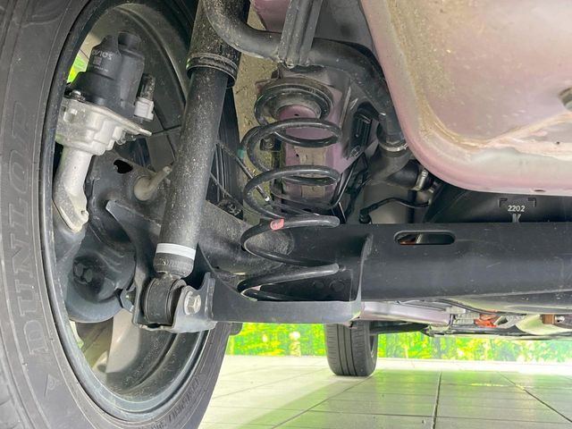 お車を安心してお乗りいただく為には、足回りの定期点検が欠かせません。サービスサポート（有償保証）では無料点検もご提供しており、安心のカーライフをお過ごしいただけるサポート体制が整っています。