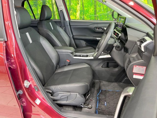 運転席シート廻りは使用感も少なく、良好な状態となっています。丁寧に使われていたことがよくわかりますね。