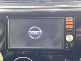 【純正ナビ】人気の純正ナビを装備しております。ナビの使いやすさはもちろん、オーディオ機能も充実！キャンプや旅行はもちろん、通勤や買い物など普段のドライブも楽しくなるはず♪