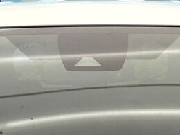 【トヨタセーフティセンス】走行中に前方の車両等を認識し、衝突しそうな時は警報とブレーキで衝突回避と被害軽減をアシスト。より安全にドライブをお楽しみいただけます。