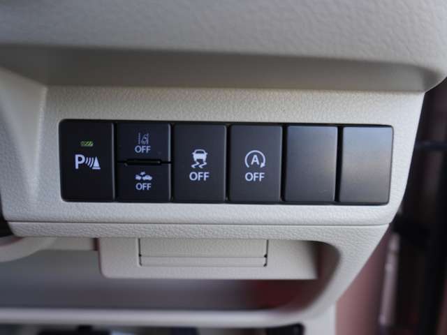 衝突軽減の安全装備とコーナーセンサー付きで安心して運転できますね