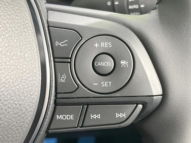 【レーダークルーズコントロール】高速道路での長距離走行が楽に！！自動で速度を保つクルーズコントロールが、衝突軽減システムと連携し、前方の車両を感知して車間を保つように速度調節してくれます！！