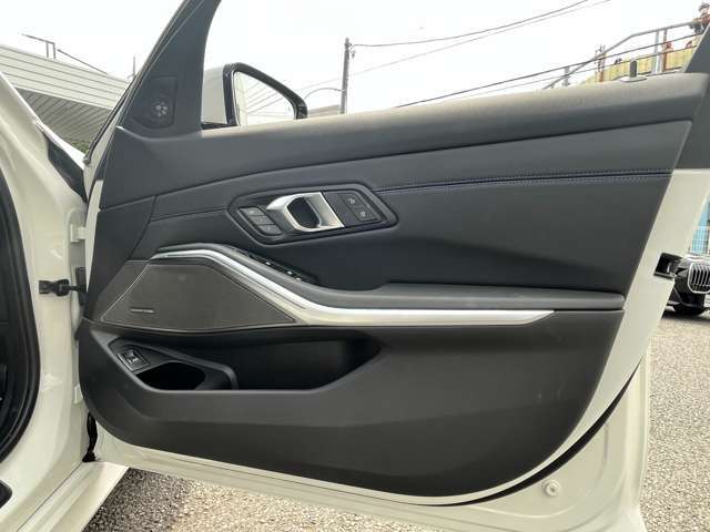 認定中古車は全車、24時間365日のロードサービスアシスタンス』が付帯します。夜間の万が一のトラブルの際にも対応でき体制が整っておりますのでご安心してお選び頂けます