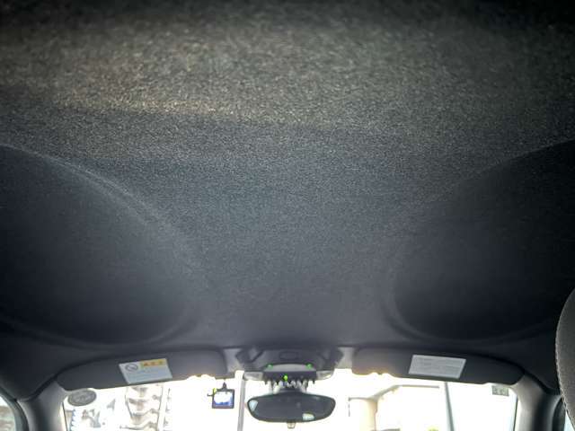 ルーフライニングもキレイです。輸入車にありがちなタレ等もみられません。