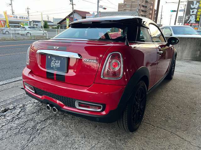レーシングストライプがカッコいいですね。