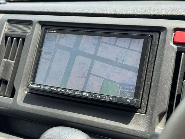 自社陸運局指定工場完備！国家資格車検検査員やメーカー資格1級を持った整備士による整備。ステレオ、エアコン等走行に関係のない所も不具合箇所があれば修理してお渡しいたします。