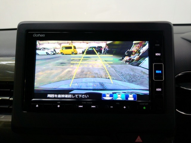 バックカメラの画像です。ガイドラインがスムースな車庫入れをサポートいたします！車庫入れの安心感がアップしますね☆