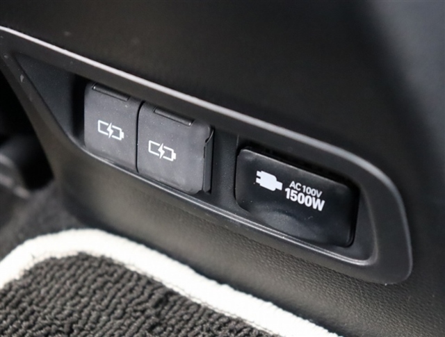 弊社でお車をご購入頂いたお客様は、一部車種を除いて【オイル交換永久無料】となっております。※詳細はスタッフまでお問合せ下さい。