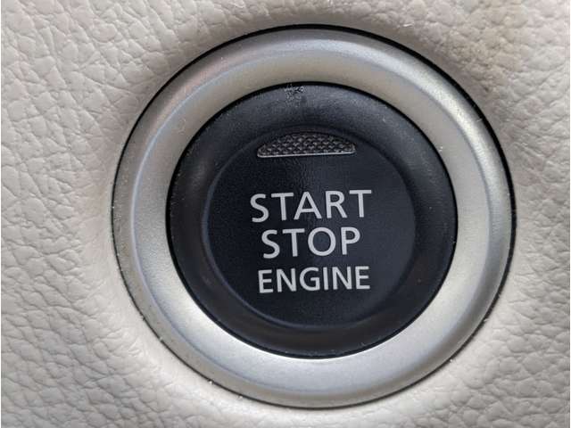 プッシュ式のエンジンスタートボタンになります。
