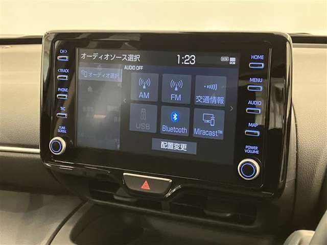 【Bluetooth接続できます♪】　スマートフォンやポータブルオーディオで持ち歩いているお気に入りの曲をBluetoothでワイヤレス再生できます♪　ドライブがさらに楽しくなりますネ♪
