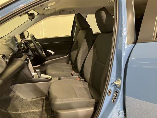 【運転席・助手席】いたみ・汚れなどは少なく、全体的に良好な状態です！