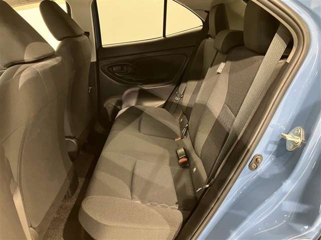 【後部座席】後部座席の写真になります。広いので運転も快適ですよ！