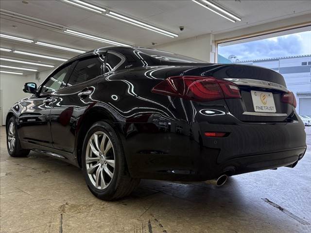 店舗敷地内に駐車スペースもございます。お車でのご来場をお考えの方はご安心ください♪