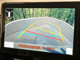 【バックカメラ】駐車時に後方がリアルタイム映像で確認できます。大型商業施設や立体駐車場での駐車時や、夜間のバック時に大活躍！運転スキルに関わらず、今や必須となった装備のひとつです！
