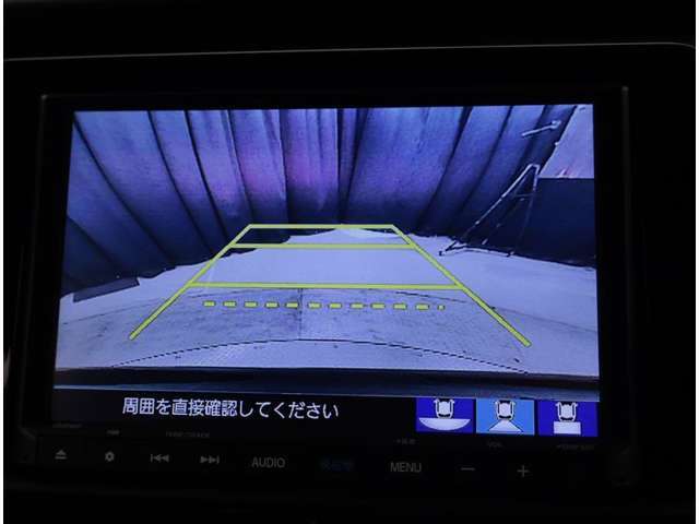 【バックモニター】☆バックモニターも搭載しております♪誰もが不安な車庫入れや、死角部分もモニターで確認できますので安全面でも安心ですね♪