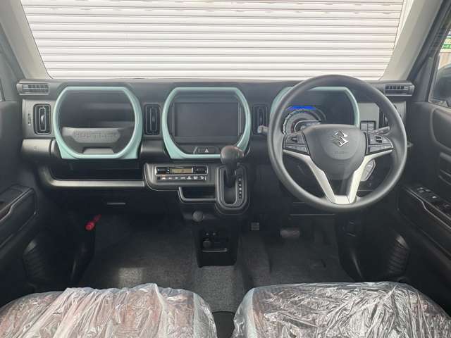 ナビの取付位置も見やすい場所にあり、その他のスイッチ類も運転者が操作し易い様に配置されています♪
