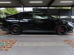 ■外装色クリスタルブラック・シリカ（ColCode＃D4S）宝石ジュエリーとして認知される水晶を代表的にするシリカ鉱石（SiO2）で全身が輝きを増した艶やかなブラック！細かい傷ダメ―ジも吸収する所有しやすい黒です。