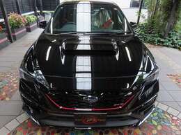 上質な乗り味を意のままに操るという贅沢！世界を舞台に闘うレーシングドライバーの両腕が、自分に備わったような錯覚。無駄がないスムーズな走りと凄味のある鋭い加速！誰もがいとも簡単にレーサー気分になれます。