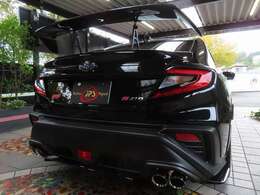 SUBARUを知り尽くし、レースを知り尽くし、クルマを知り尽くす、名門STI社ならではの神々しき紋章『S210』！！ ほんのわずかな操作でリニアに反応し、自分の手足のように操れる気持ち良さは、あなただけの感動です！！