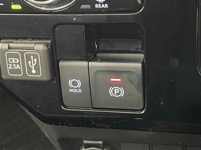 【電動パーキングブレーキ＆ブレーキホールド】　スイッチを入れると、信号待ち等で停車時、ブレーキを離しても自動でブレーキが効いた状態になり、指先の簡単操作でパーキングブレーキの作動や解除が可能です！！！