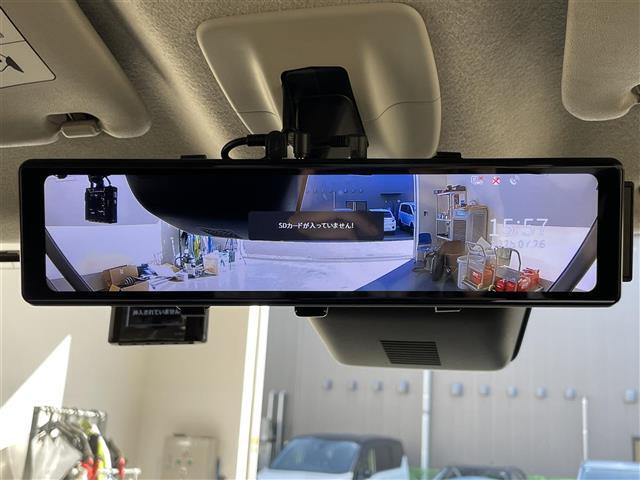 【デジタルインナーミラー】後席の大きな荷物や同乗者で後方が確認しづらい時でも安心！カメラが撮影した車両後方の映像をルームミラー内に表示。クリアな視界で状況の確認が可能です！