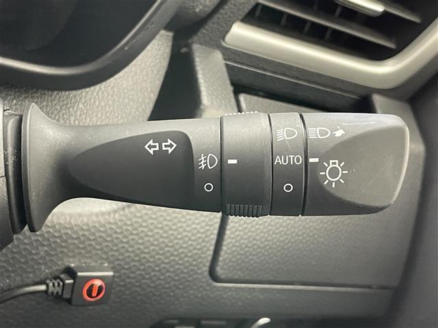 【　オートライト　】オートライトなのでライトの点け忘れを気にすることなく運転が出来ます♪