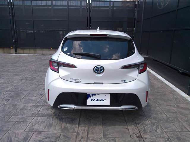 横基調のテールランプは、実際よりも車体が大きく見え、存在感を作り出しています
