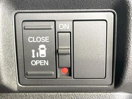 【パワースライドドア】スマートキーや運転席のスイッチでスライドドアの開閉が可能♪電動だから力を入れてドアを開ける必要が無く、小さいお子様でも、重い荷物を持っている時もラクに開け閉めできます♪