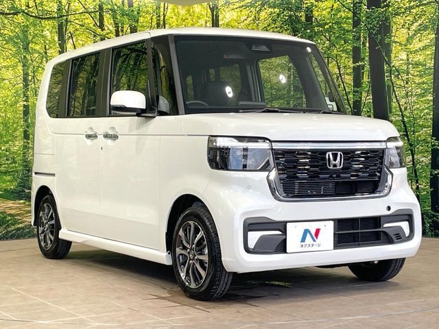 大好評のボディコーティング「弾スプラッシュコート」もご納車までに施工可能。通常のガラスコートと異なる、耐久年数6年の無機質ガラスコーティングが、ボディをキレイな状態に保ってくれます。