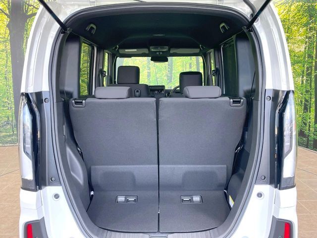 普段のお買い物や通勤、送迎等に十分な荷室スペースを確保しております。セカンドシートを倒すと、大きな荷物の積載も可能です♪