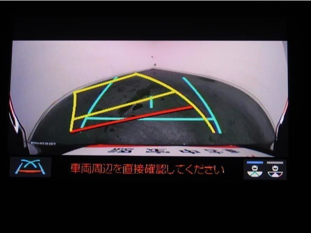 車庫入れなどでバックする際に後方確認ができて便利です。駐車時の頼もしい味方です！