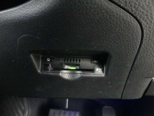 ETC車載器付きです。高速道路の料金所もスムーズに通過できます。