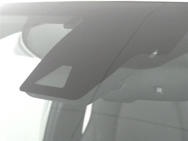 サポカーは、高齢運転者を含めたすべてのドライバーによる交通事故の発生防止・被害軽減対策の一環として、国が推奨する新しい自動車安全コンセプトです。詳しくは販売店スタッフまでおたずねください。