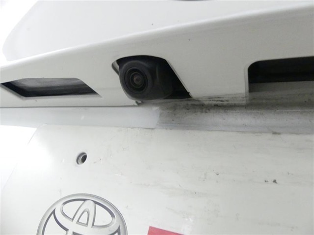 バックカメラが付いているので後方確認が非常にしやすいです。今や運転初心者も熟練者も必須装備！ついていて損はないですね♪