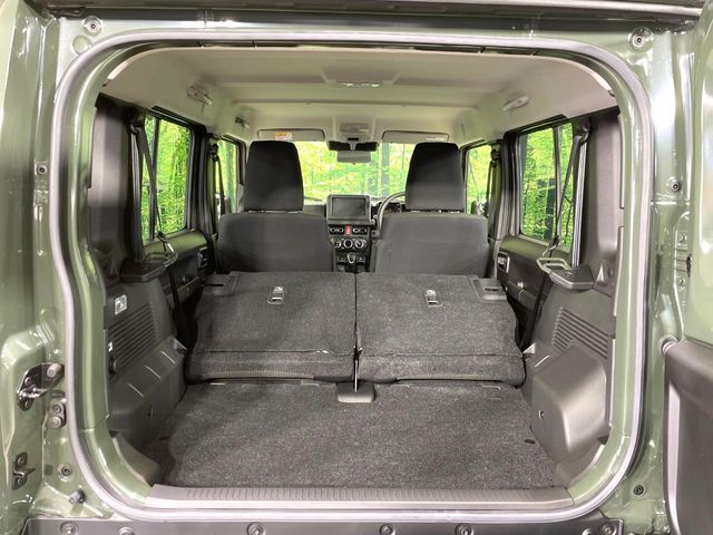 普段のお買い物や通勤、送迎等に十分な荷室スペースを確保しております。セカンドシートを倒すと、大きな荷物の積載も可能です♪