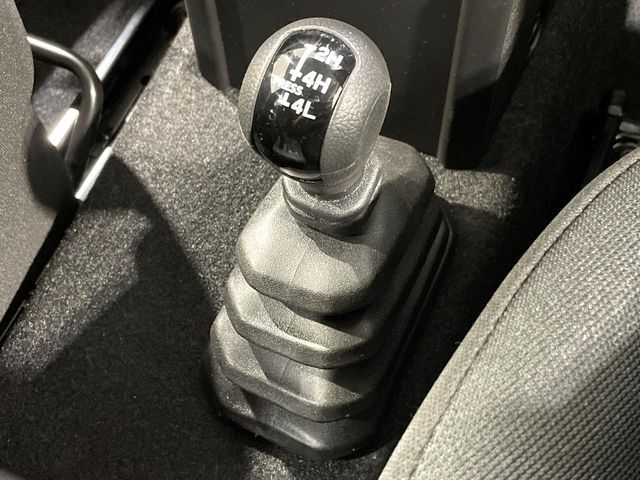 4WDのお車ですので、雪道でも安心です♪降雪地地域にお住まいの方以外にも、ウィンタースポーツが趣味の方や降雪地域へ帰省される機会がある方にもおすすめ！