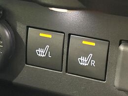 【シートヒーター】寒い日に重宝するシートヒーター！エアコンより早く温まってくれるので寒がりの人も安心ですね♪エアコンの温風は乾燥するから苦手、という方にもをおすすめです。