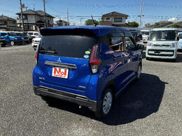 【当店のこだわり】入庫後のお車は選任スタッフによる細部清掃を実施しております。足回り、エンジンルーム、室内、室外を隅々まで綺麗にしております。展示車はピカピカです。全国配送も可能ですのでご相談下さい！