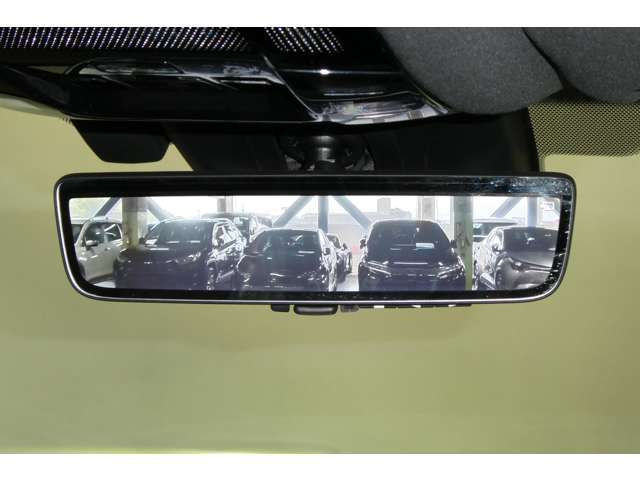 デジタルインナーミラーが装着されています。