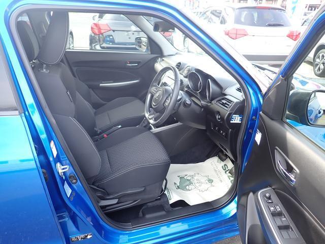スポーティなデザイン、いつまでもハンドルを握っていたくなるような運転席です！！