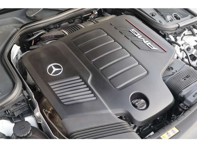 心臓部はカタログ値435馬力を誇る3,000cc　直列6気筒DOHCターボエンジン+モーター！滑らかで力強いドライブフィールを実現させます！