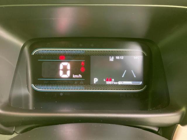 WECARSの展示場では実際に見て、触ってお車をお選びいただけます！知識の豊富な営業スタッフが様々なカーライフをご提案いたします！