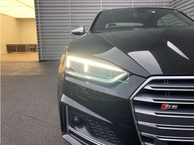 納車前の整備では100項目もの厳しい点検項目を実施し安全で安心できるAudiをお届けします。