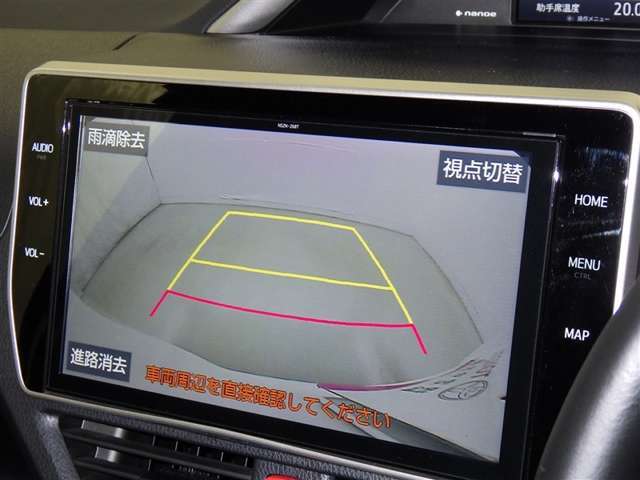 バックモニターも装備しております。バックギアに入れるとナビ画面に車の後方が映し出されます。これで後方確認も安心！