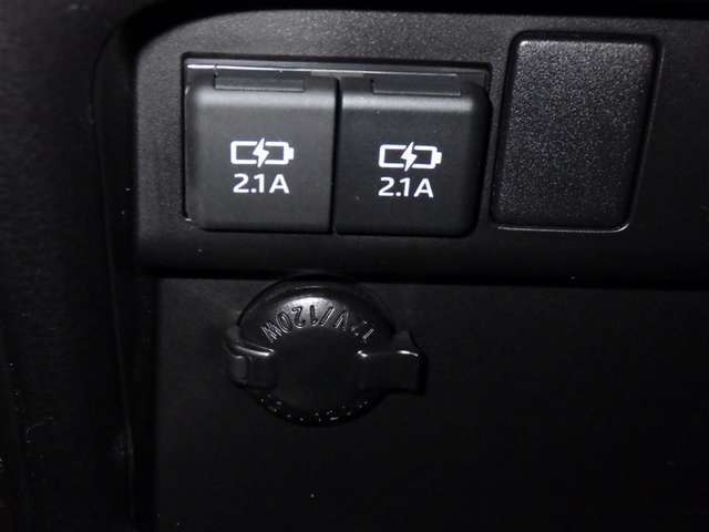 USBポートでスマートフォンなどの充電もできますね！